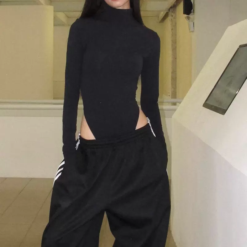 0122ste猎杀行动 黑色长袖T恤女修身显瘦露腰正肩高领连体上衣