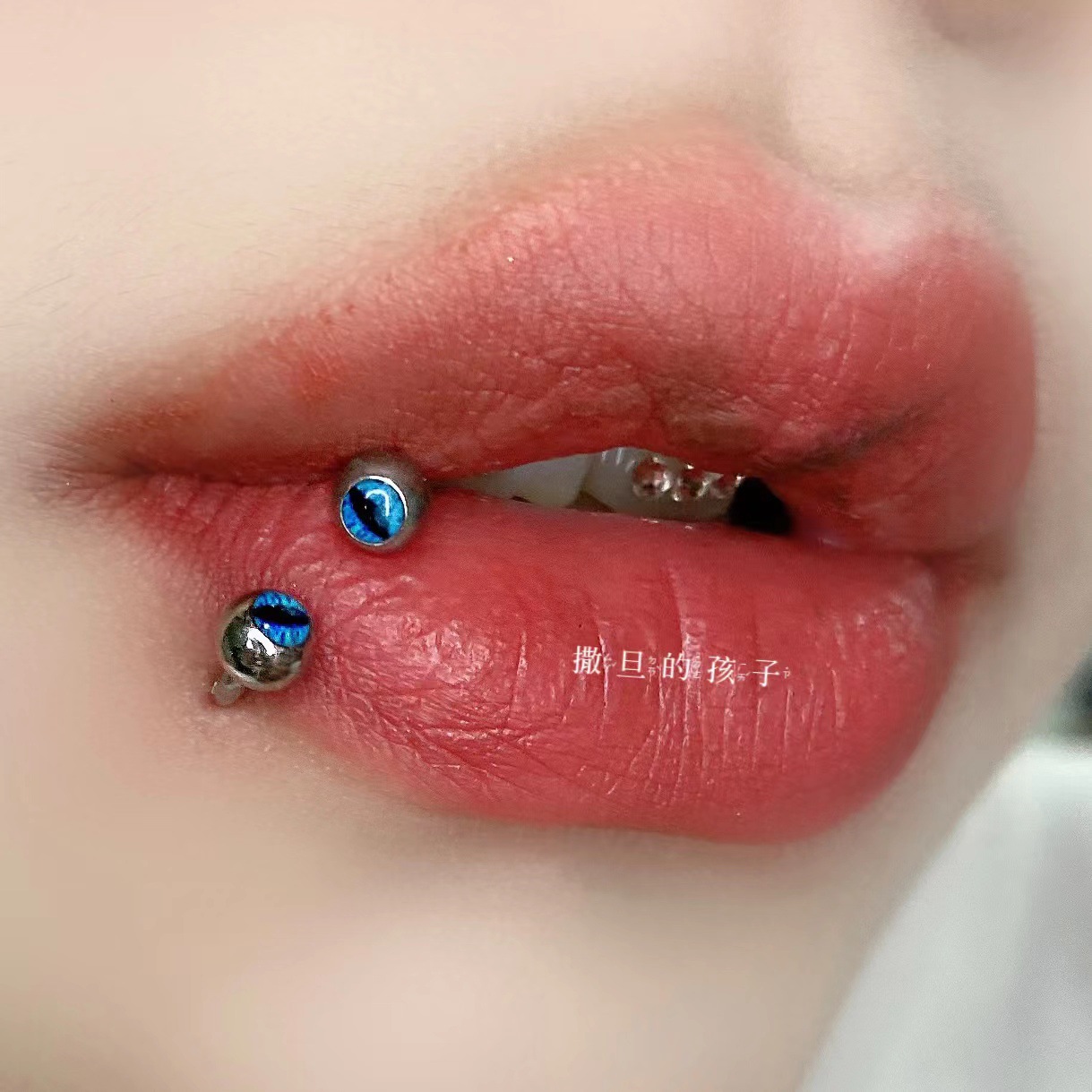 Red Horseshoe Lip Ring 316L Surgical Steel 12mm Hoop 1.2mm Thick Lip Piercing Jewelry detail image 3