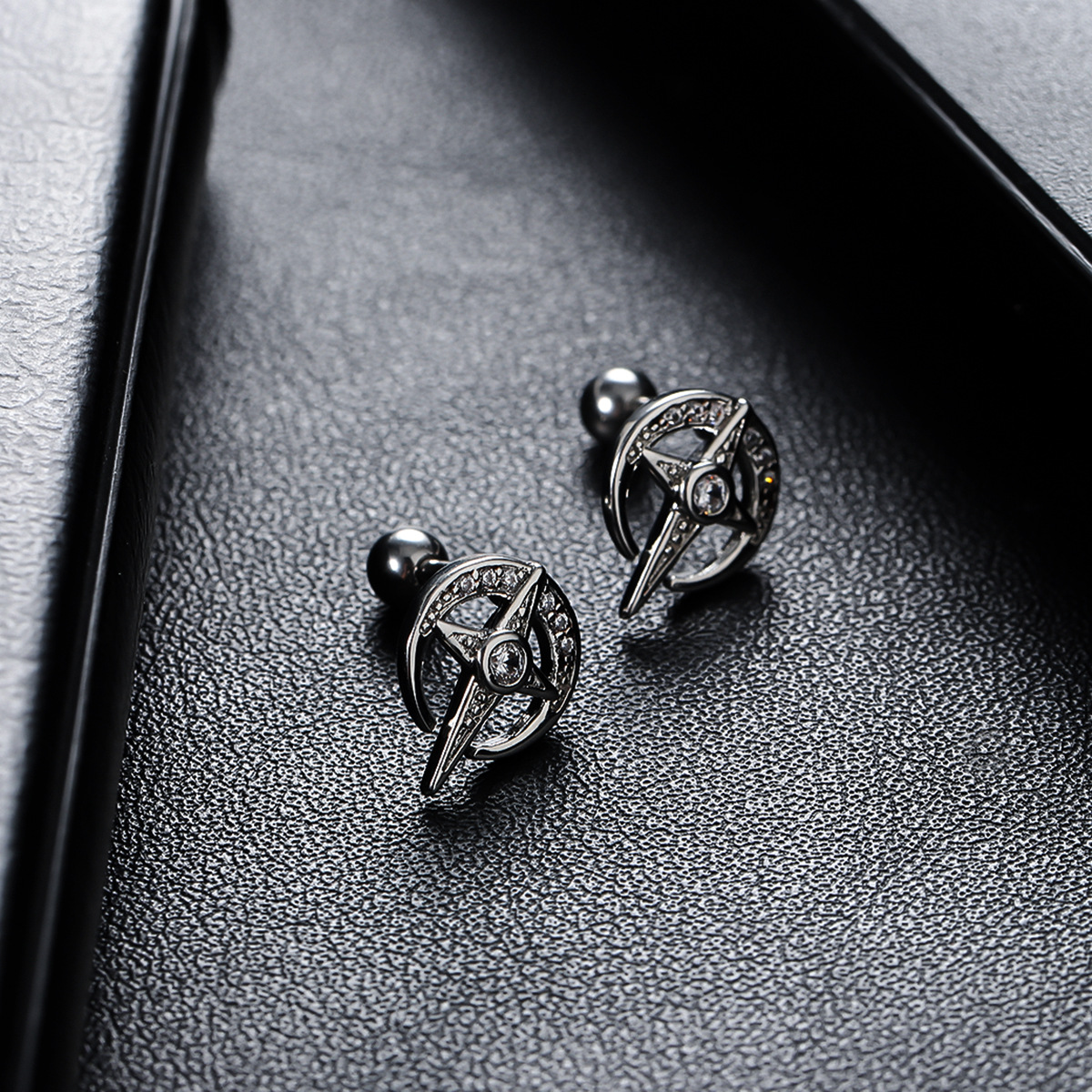 fashionable trend universal anti-allergy retro earrings