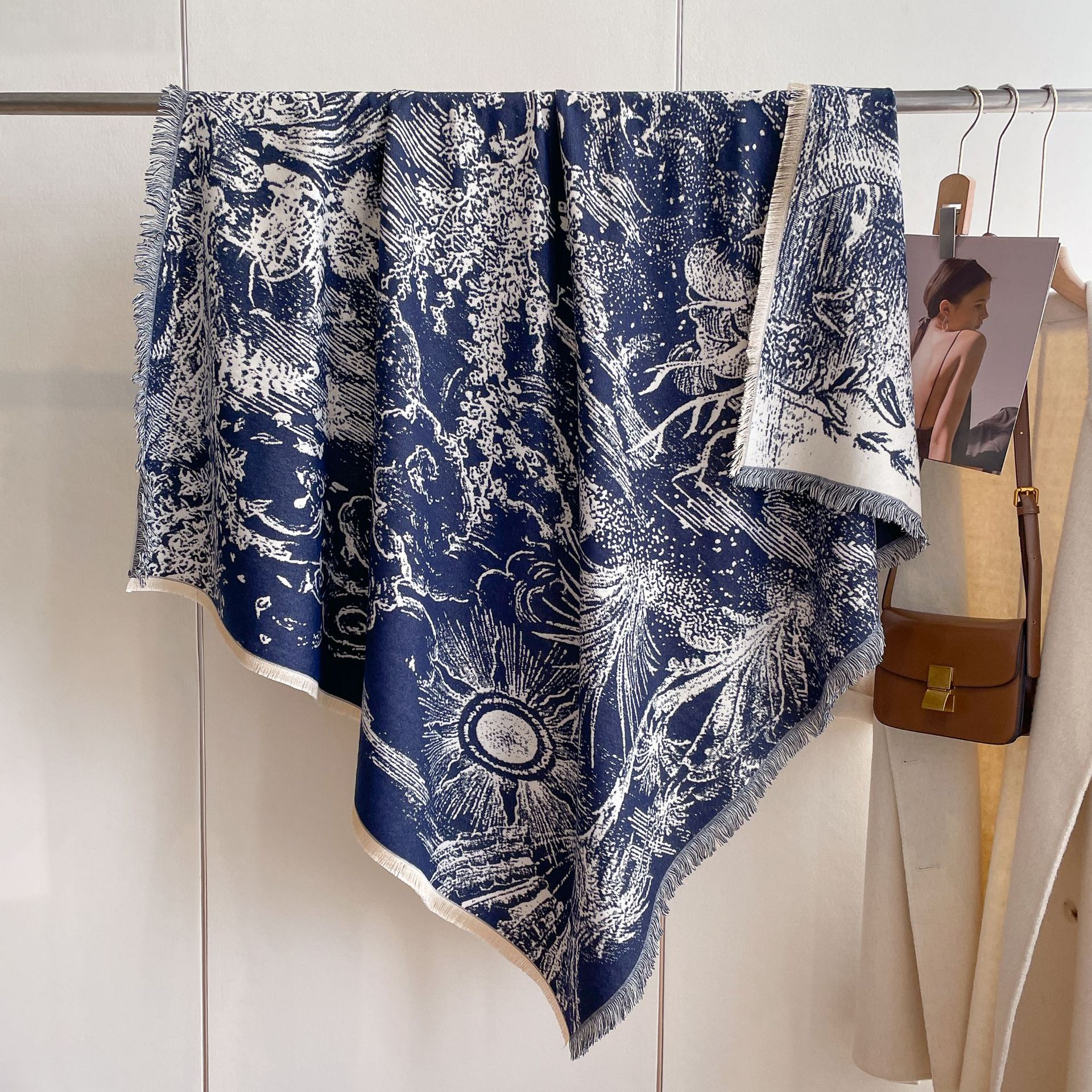 2023 Otoño e Invierno Nueva bufanda de estilo coreano de moda todo fósforo floral engrosada bufanda caliente chal de Cachemira de doble cara para las mujeres