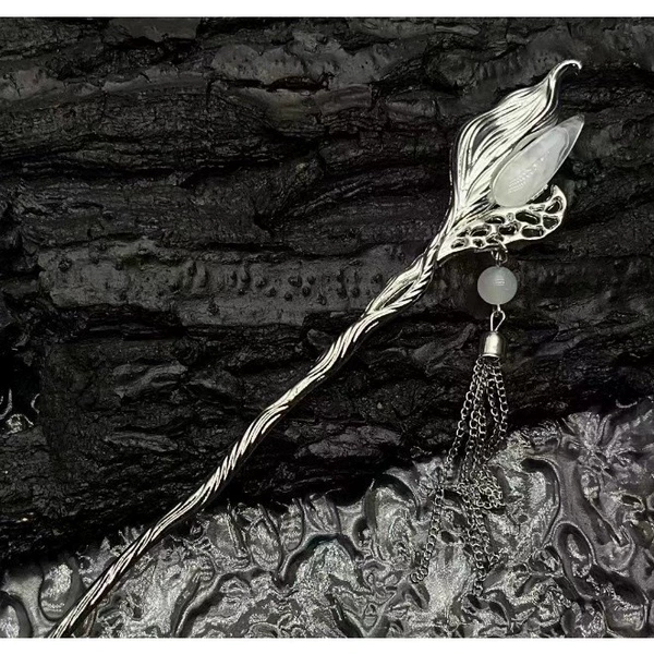 White Chinese hairpin drop-shaped