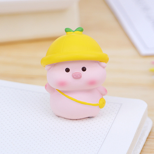 Internet celebrity Doudou Pig ornaments car center console car interior accessories cartoon cute home office desk decorations