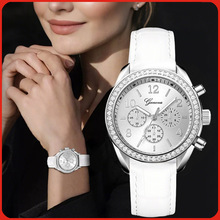 �Ͻ�Ůʿ�̄ՌW��С���ٴ��@��ʯӢ�ֱ��������ձ��CоƷ�|��Ů