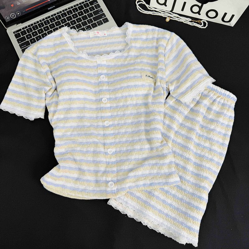 Pijama con cojín de pecho de mujer primavera y verano delgado pantalones cortos de mangas cortas bordes de encaje dulce sensación de ropa de casa Xia Ke
