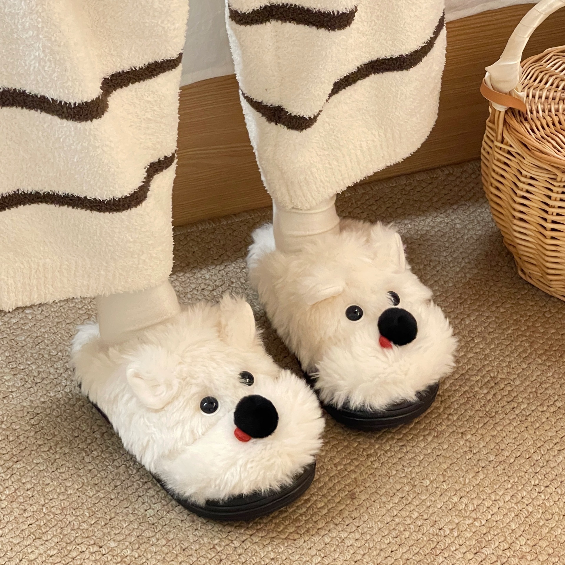 2025 otoño y invierno nuevo lindo perro de dibujos animados zapatillas de peluche para mujeres que piden mierda sensación casual antideslizante zapatillas de cabeza