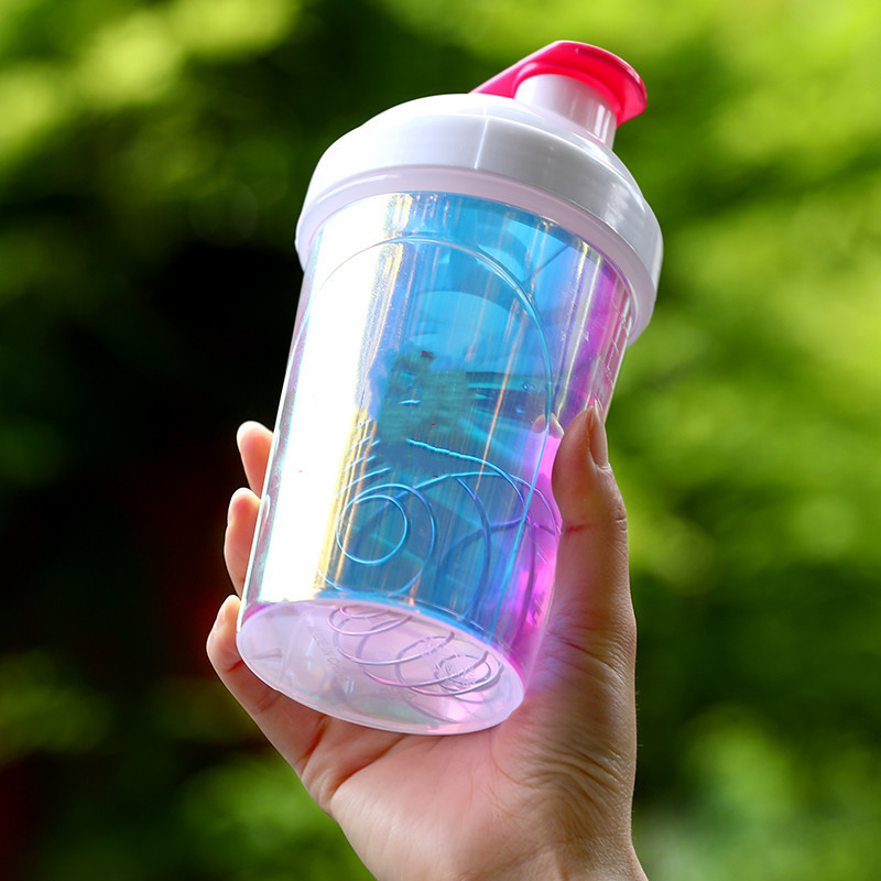 Portátil de plástico batido taza con escala proteína en polvo batido agitación colorido fitness deportes taza logo