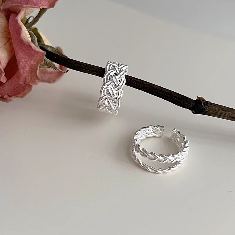 2025 versión coreana del clip de oreja de moda twist tejido de diseño de nicho estilo coreano joyería de oreja multicapa retro simple