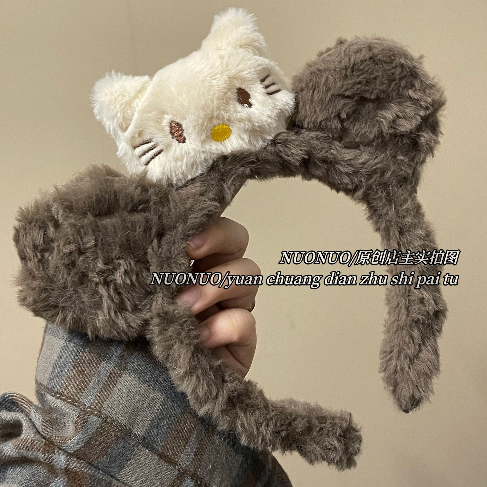 Fg287-bristle-cat