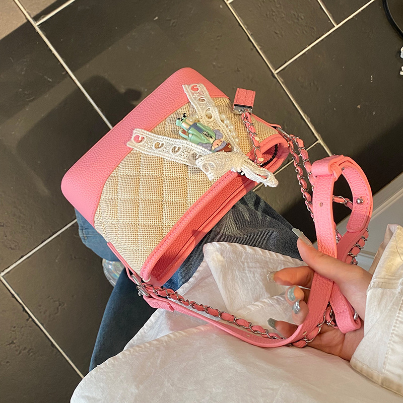 Bolsos pequeños de color de contraste populares de este año para mujer 2025 nuevo bolso de hombro de cadena de diamante bolso callejero de mensajero de todo fósforo de moda