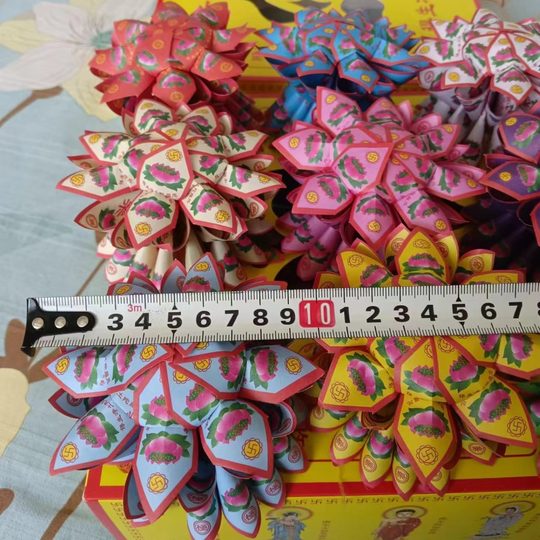 Handmade origami nine-turn lotus handmade art products shipped a box of nine a box of 12 boxes
