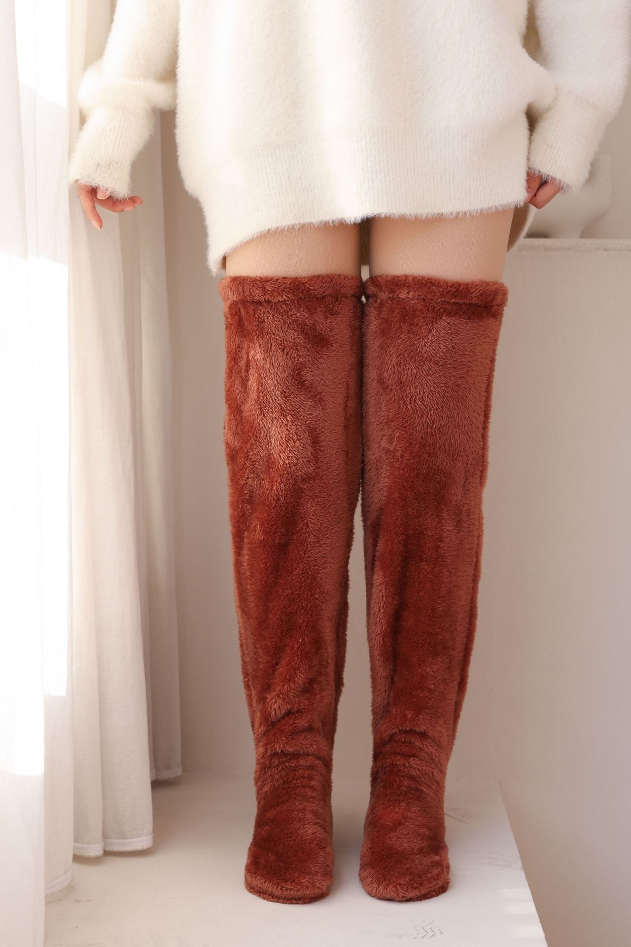 2023 Otoño e Invierno transfronterizo Amazon estación independiente oso de peluche calcetines de piso medias rodilleras calcetines altos calientes para las mujeres