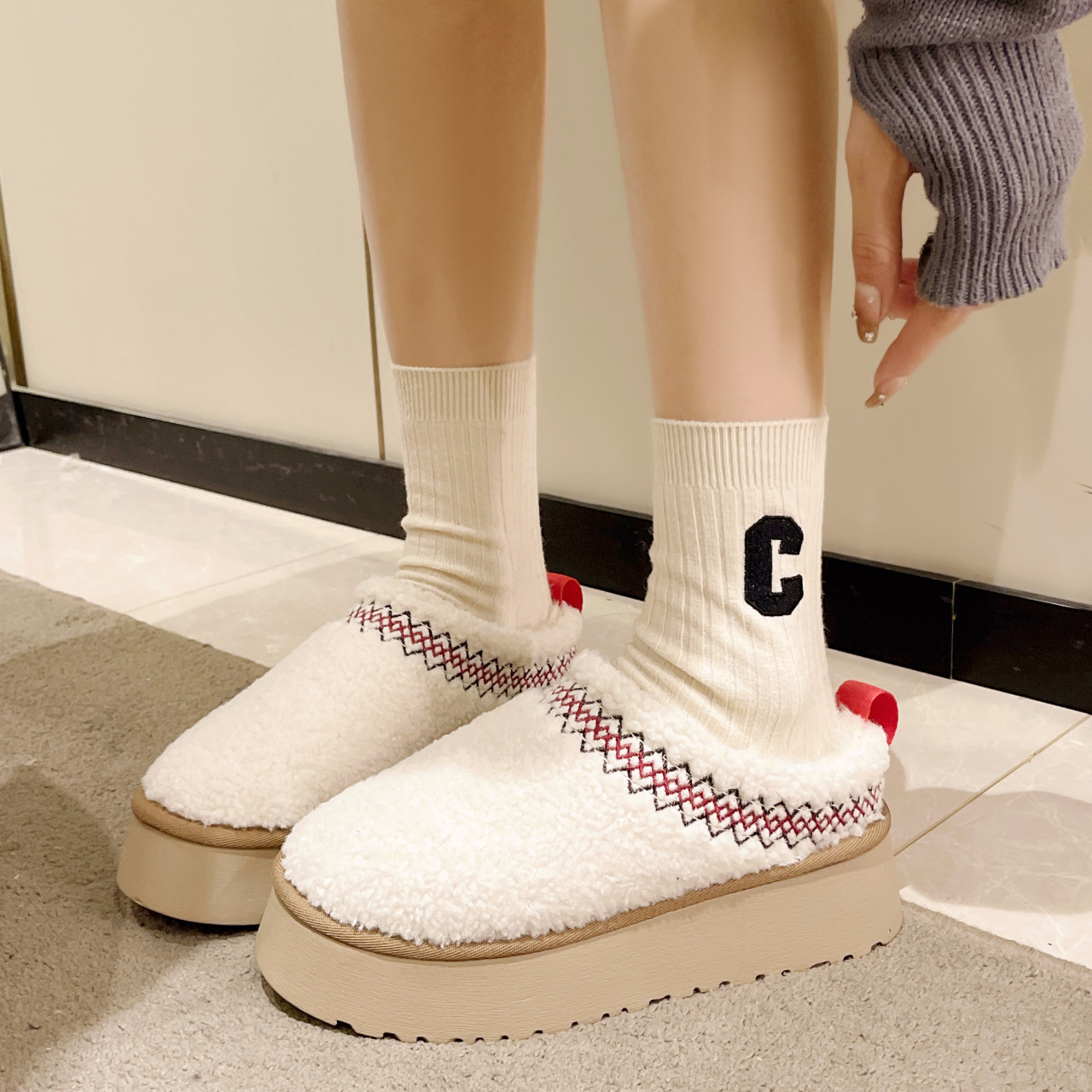 Winter comfortable insulated keep warm women's slippers platform