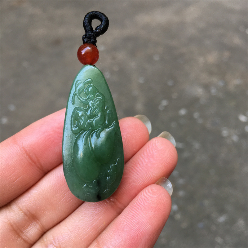 天然 新疆和田玉 且末料 糖料 碧玉 灵猴献寿 生肖猴 玉器小挂件