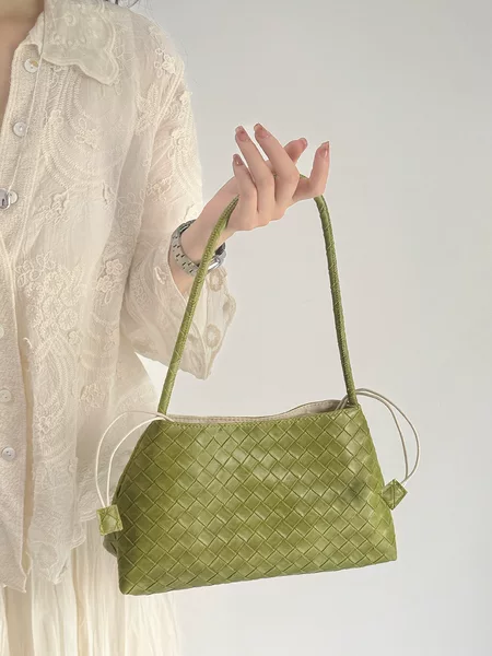 Fresh and fresh green woven bag, niche retro French-style underarm bag, elegant and stylish shoulder bag, fashionable mother-daughter bag
