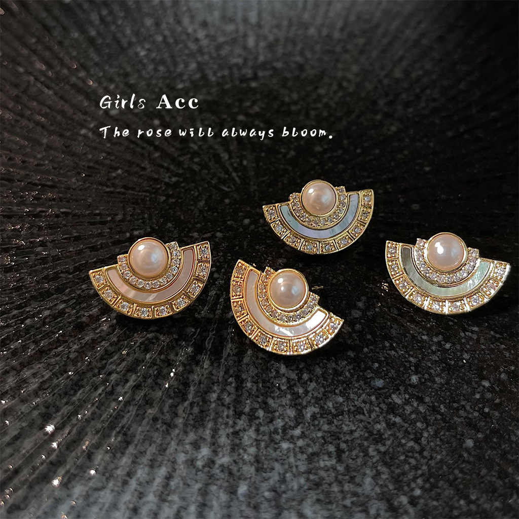 1_0001s_0005_耳语场景新水印 拷贝 8