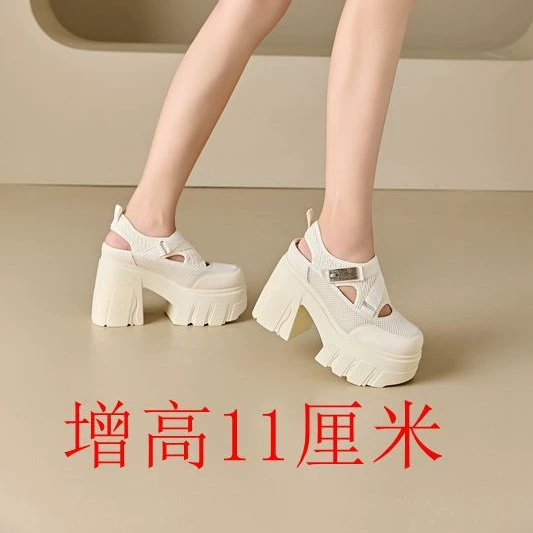 Маленькие кожаные туфли Мэри Джейн увеличены на 11 см