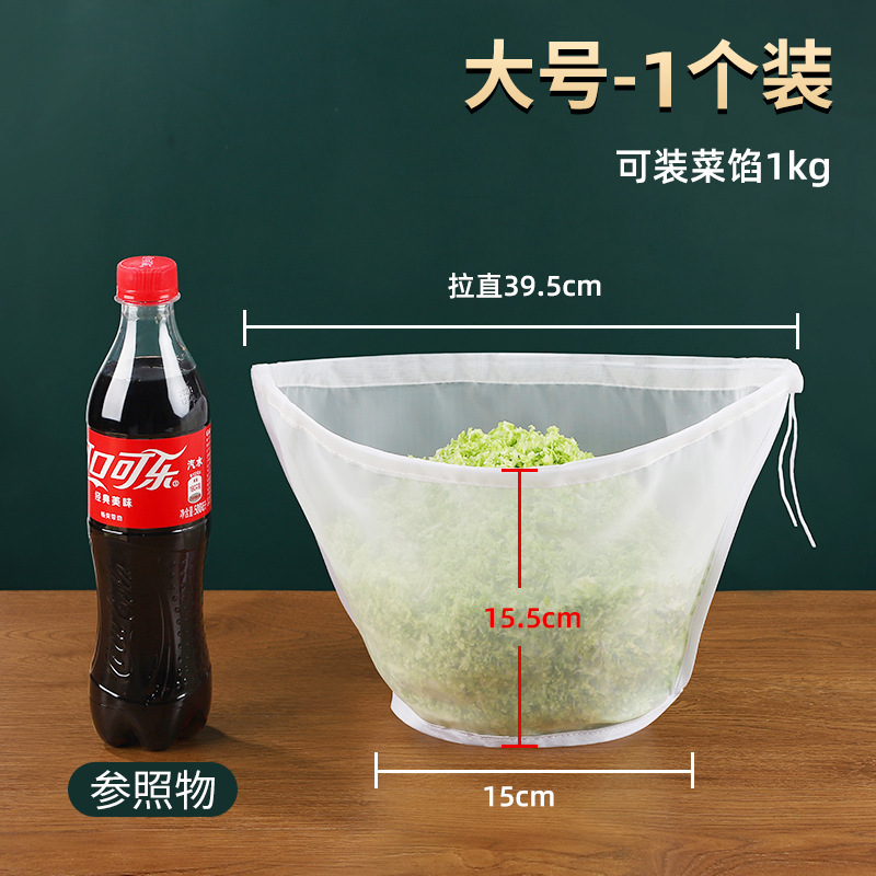 ギョーザの餡は水を搾って詰めます。|undefined