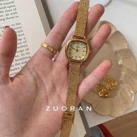 ZUORAN  轻奢精致金色锡箔感方形小表盘百搭小金表女士热卖G276