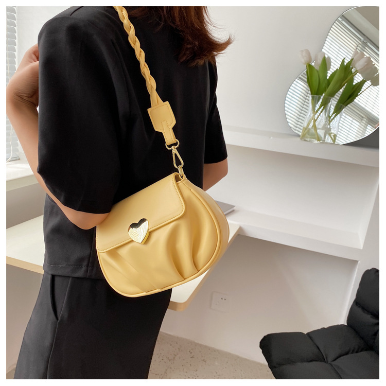 Wholesale Heart Buckle Fold One-shoulder Messenger Small Round Bag Nihaojewelry display picture 9