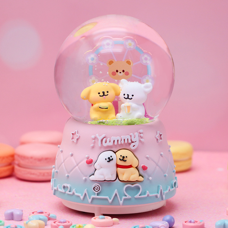 Anime japonés mismo estilo Crayon Shin-chan y Little White Crystal Ball Music Box Creative Piaoxue Music Box Regalo para estudiantes