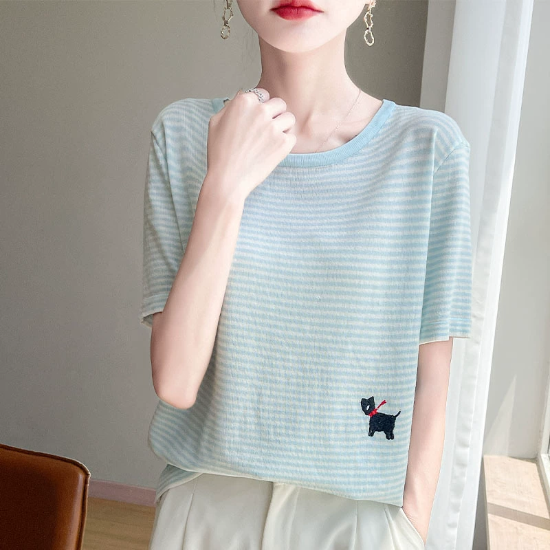 Полосатая вышитая футболка с короткими рукавами для женщин, лето 2025, новая стильная нижняя рубашка в западном стиле, женский вязаный топ из ледяного шелка больших размеров