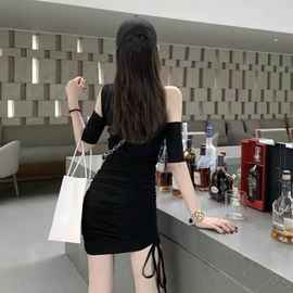 2022新款露肩心机性感裙子女装斜领气质女人味紧身包臀连衣裙女夏