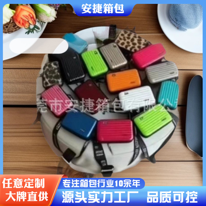 新款7寸化妆包女/包洗漱包手提斜挎包大容量通勤可爱收纳包行李箱