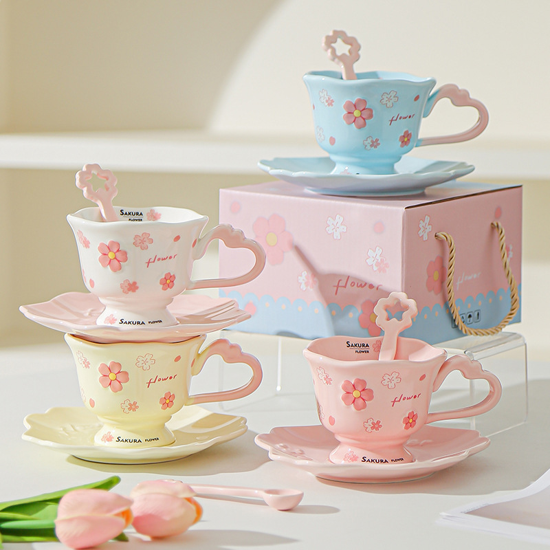 Alto valor de la cara flor de cerezo relieve taza de marca personalidad creativa de la chica corazón de cerámica casera taza de agua taza de café plato regalo de mano