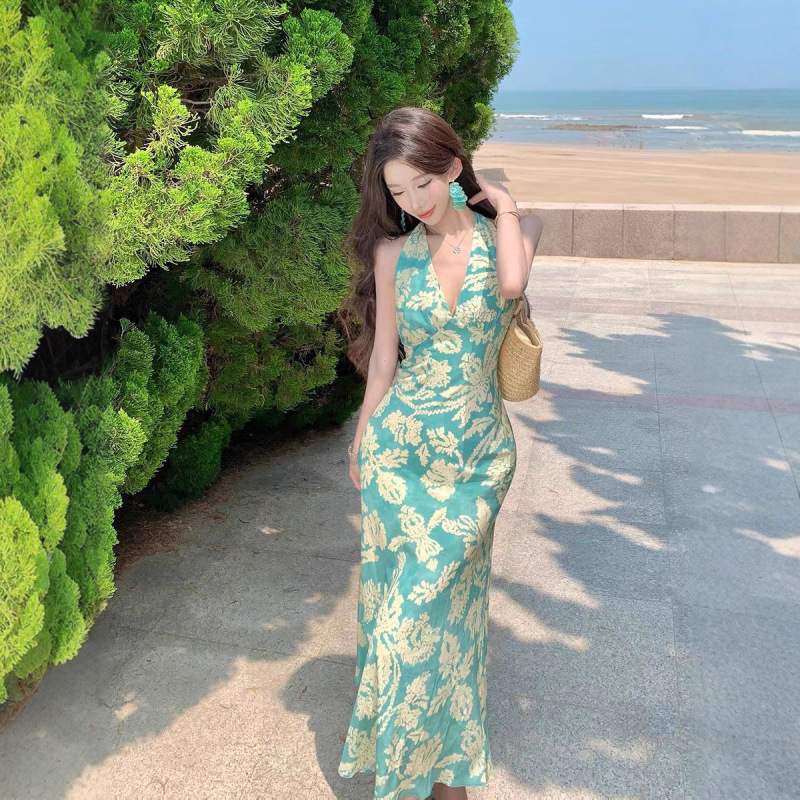 Peacock Blue Printed Sleeveless Halter Neck Waist-Cinching Dress for Women, Perfect for the Beach, Sexy Backless Beach Dress Peacock Blue Printed Sleeveless Halter Neck Waist-Cinching Dress for Women, Perfect for the Beach, Sexy Backless Beach Dress