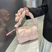 外贸新款CAHMLO邮差包2025泡泡褶皱羽绒云朵包跨境质感潮流单肩包