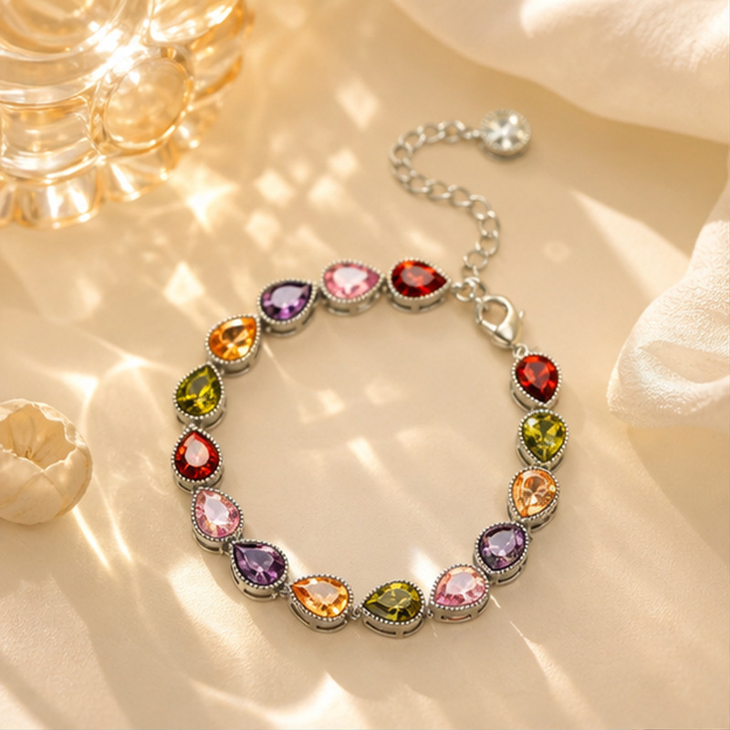 Elegant and High-End Heart-Shaped Colorfuled Zircon Bracelet for Women, Accessible Luxury Hand Jewelry, Elegant Valentine's Day Gift, Bridesmaid Jewelry