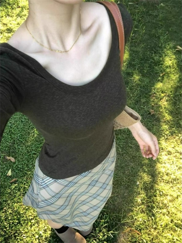 橄榄绿大U领短袖T恤女正肩夏季独特漂亮巨好看的修身显瘦中袖上衣|undefined