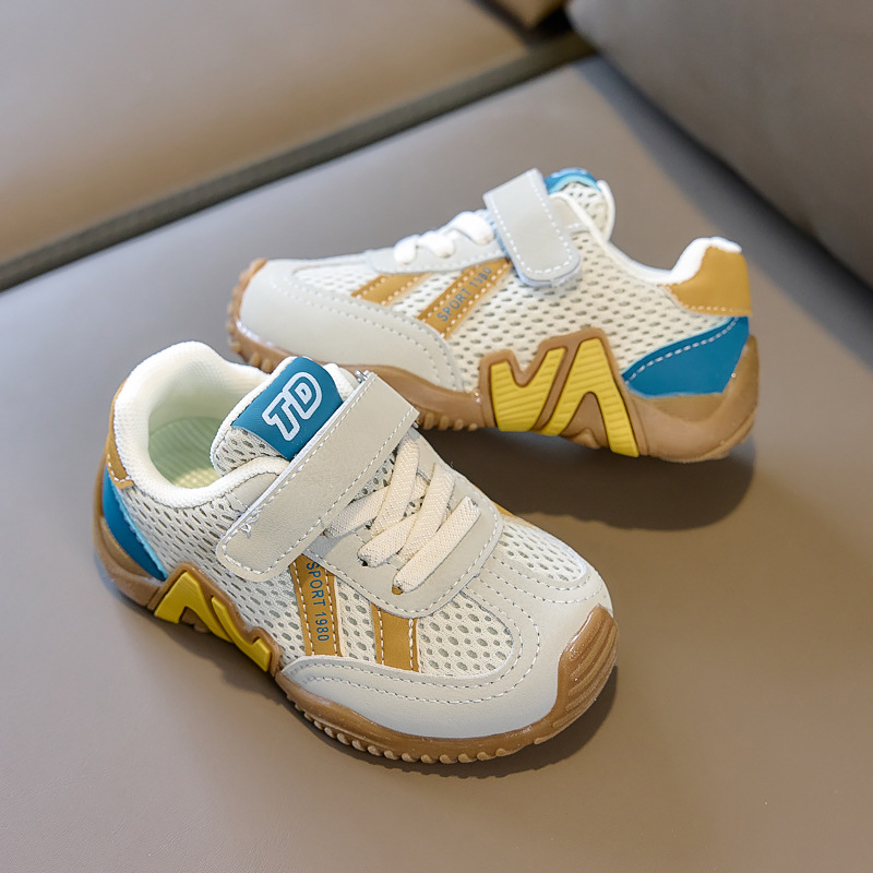 Zapatos deportivos para niños zapatos de niñas 2026 primavera nuevos zapatos de running de suela blanda para niños zapatos respirables de malla en stock
