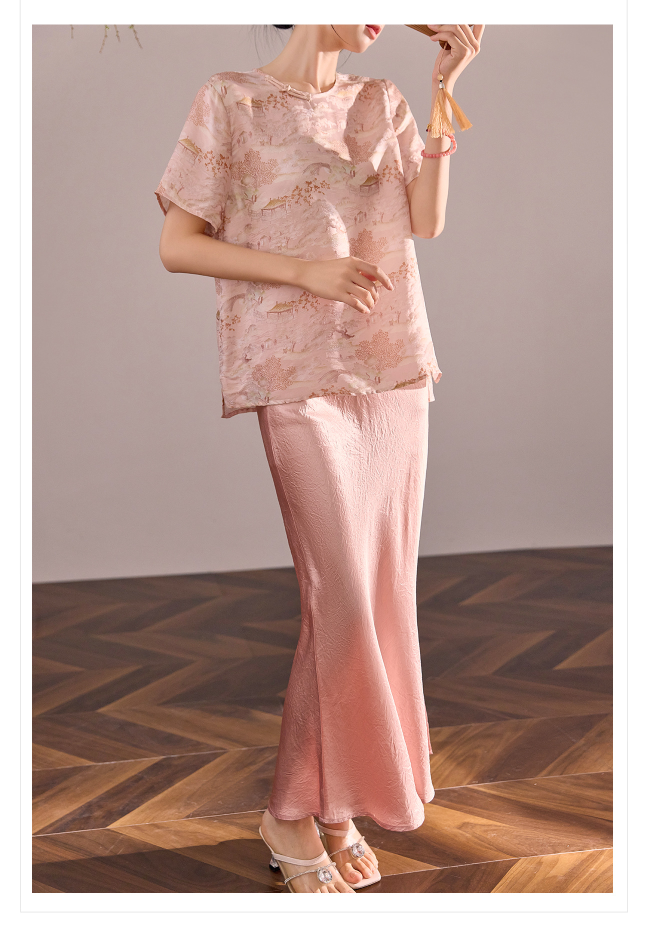 Áo thun cổ tròn tay ngắn phong cách Tân Trung Hoa đính khuy vải, chất liệu lụa tơ tằm jacquard — Màu hồng, màu mơ chi tiết 8
