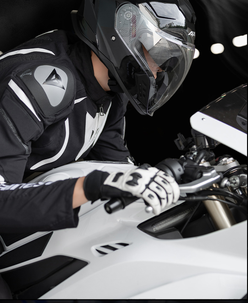 Foreign Trade Motorcycle Helmet for Men and Women, Warm Winter Electric Bike Helmet, All-Season Riding Helmet, Cool and Safe Helmet with Water Bottle Holder