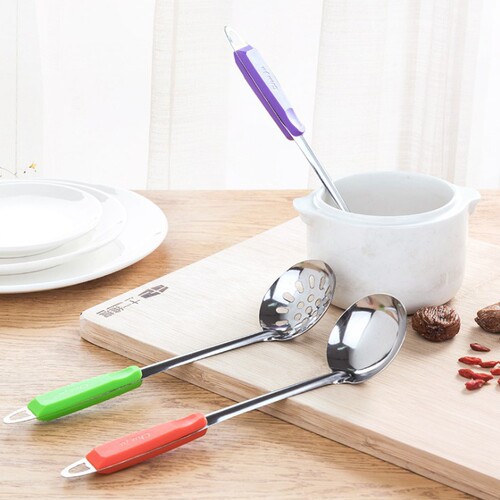 Stainless steel soup spoon can be hung hot pot spoon soup leak plastic handle thickened hot pot spoon soup leak color handle hot pot spoon leak