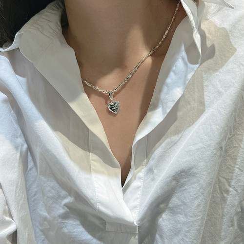 S925 sterling silver Korean version niche design white silver fashion pendant personality simple and fashionable heart-shaped letter side pendant
