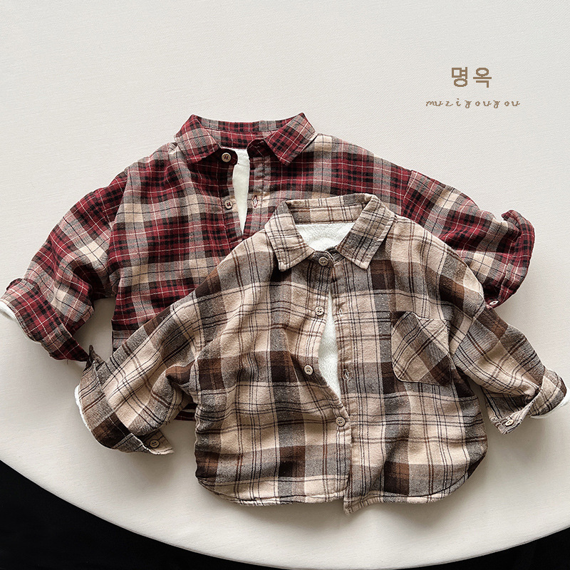 Camisa de cuadros forrado de lana para niños nuevos niños y niñas 2024 invierno estilo coreano retro engrosado camisa tops de los niños