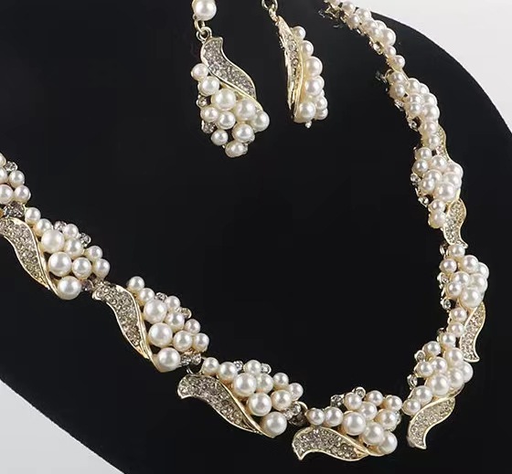 Pearl Jewelry Set Image 5