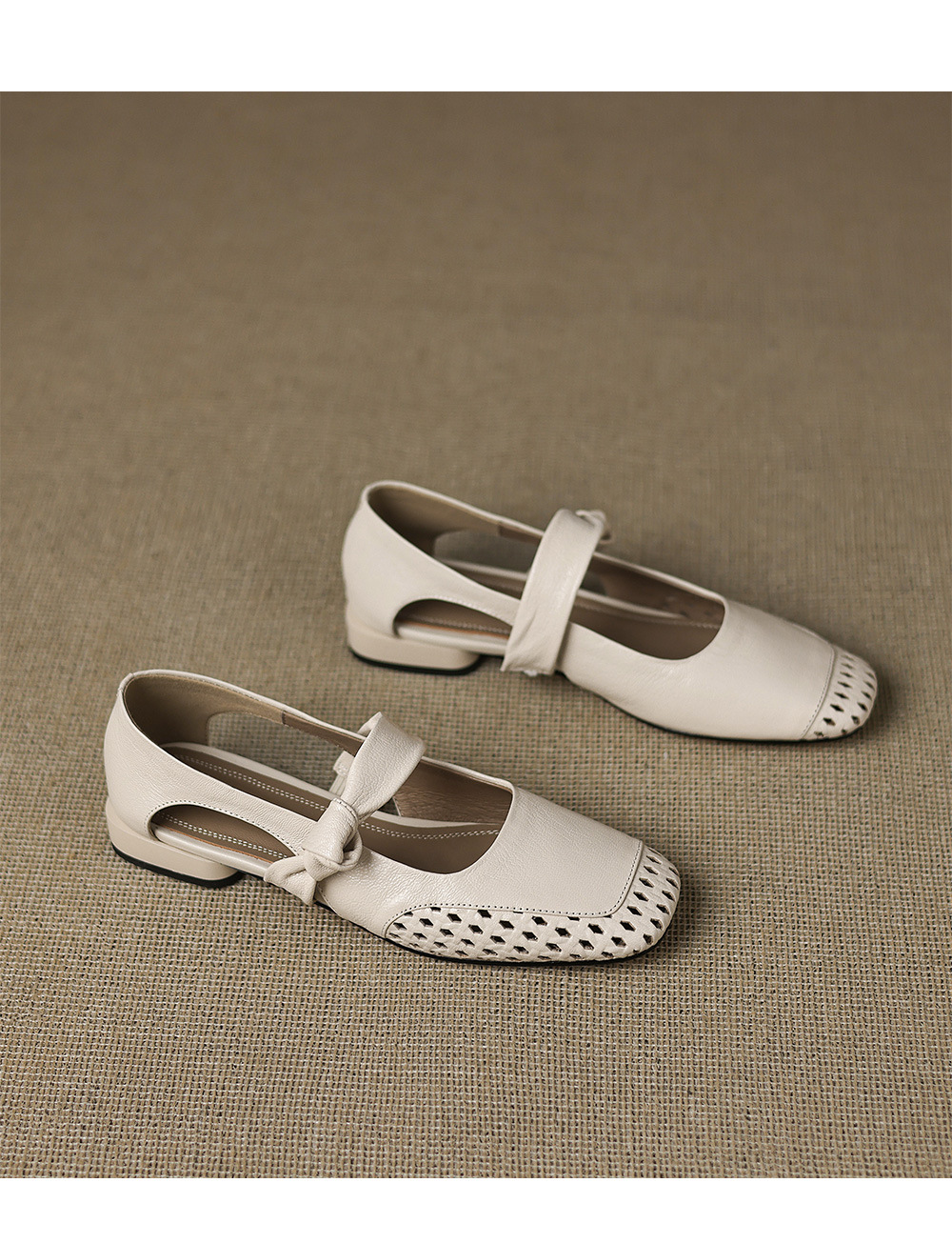 Sandal nữ mũi nhọn da dê đục lỗ gót thấp 2 cm, miệng nông hở mũi — đen chi tiết 15