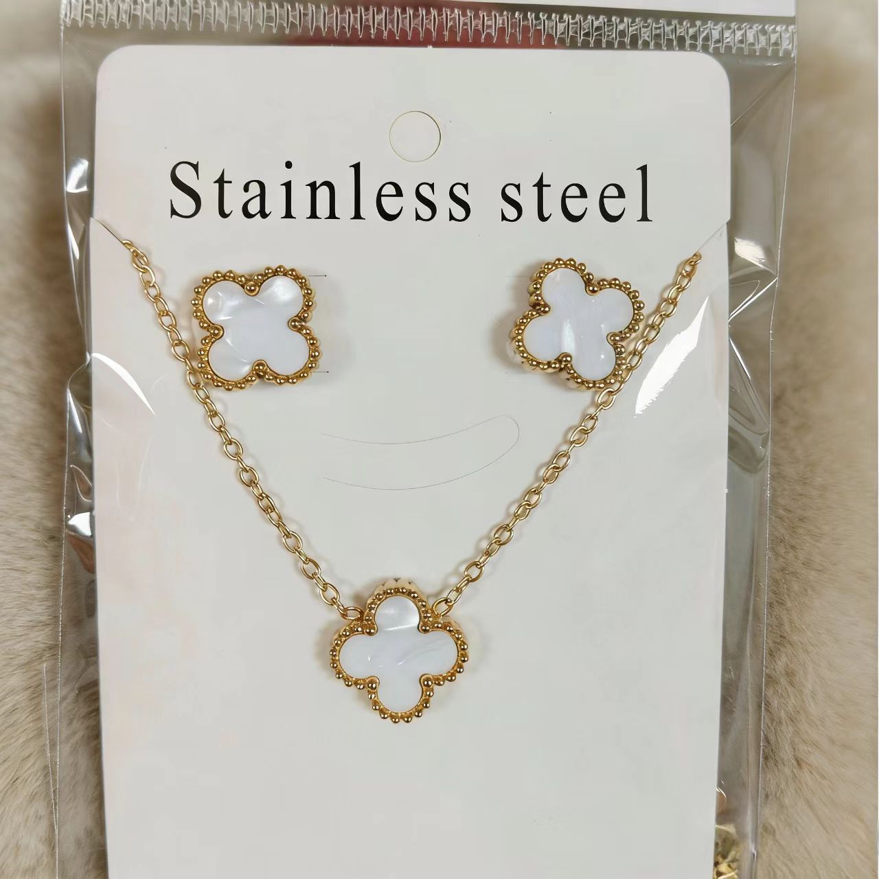 钛钢四叶草项链耳钉套装 轻奢不掉色锁骨链 网红同款耳饰工厂批发