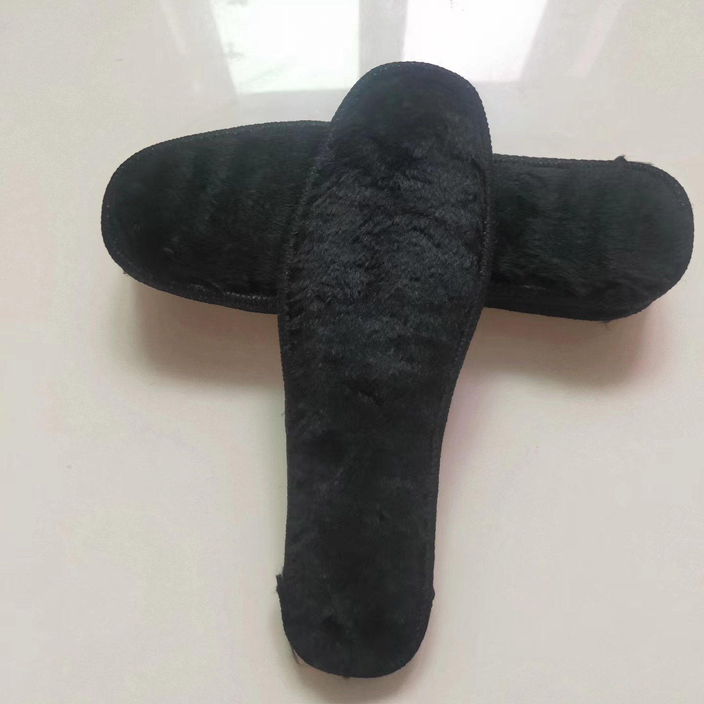 Invierno invierno negro 600 gramos de terciopelo más grueso calentamiento a prueba de frío plantilla de zapatos absorbente de humedad y sudor de fábrica de zapatos plantilla