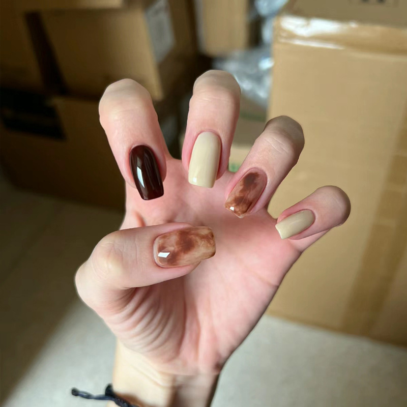 Wearing nail nail nail tablets wholesale new autumn and winter caramel halo nail patch finished detachable nail tablets