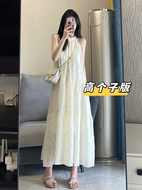 Long Halter-Neck Dress in Resort Style for Tall Women, Ankle-Length, Pure and Alluring, Showing Off the Collarbone, Lace Dress Long Halter-Neck Dress in Resort Style for Tall Women, Ankle-Length, Pure and Alluring, Showing Off the Collarbone, Lace Dress
