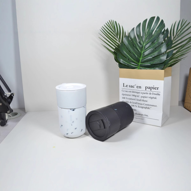 シリコンゴムのカバーはなくて、陶磁器のコップのファッション的なパーマ防止の断熱シリコンのカバーのマグカップの多色のコップのメーカーは直接販売します。|undefined