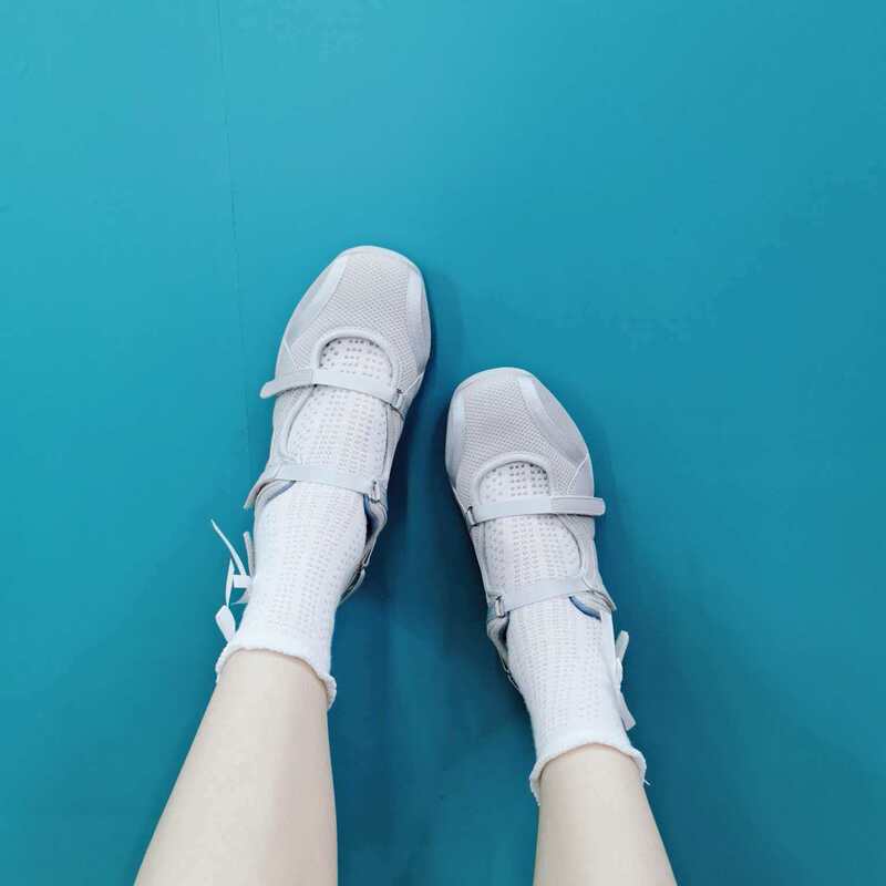 21-12 Mesh Breathable Lightweight Soft-Soled Moral Training Flats Mary Jane Casual Women's Shoes Velcro Ballet Shoes