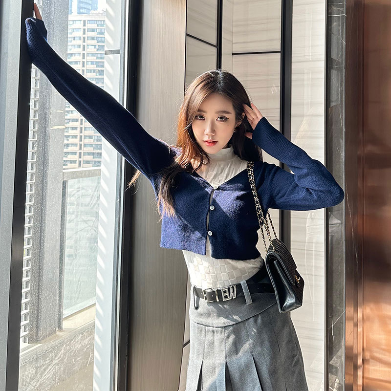 Special Clearance Price: Charming and Magical Three-Color Knitted Cardigan for Women, 2026 Early Spring New Style, Fresh and Versatile, No Returns or Exchanges