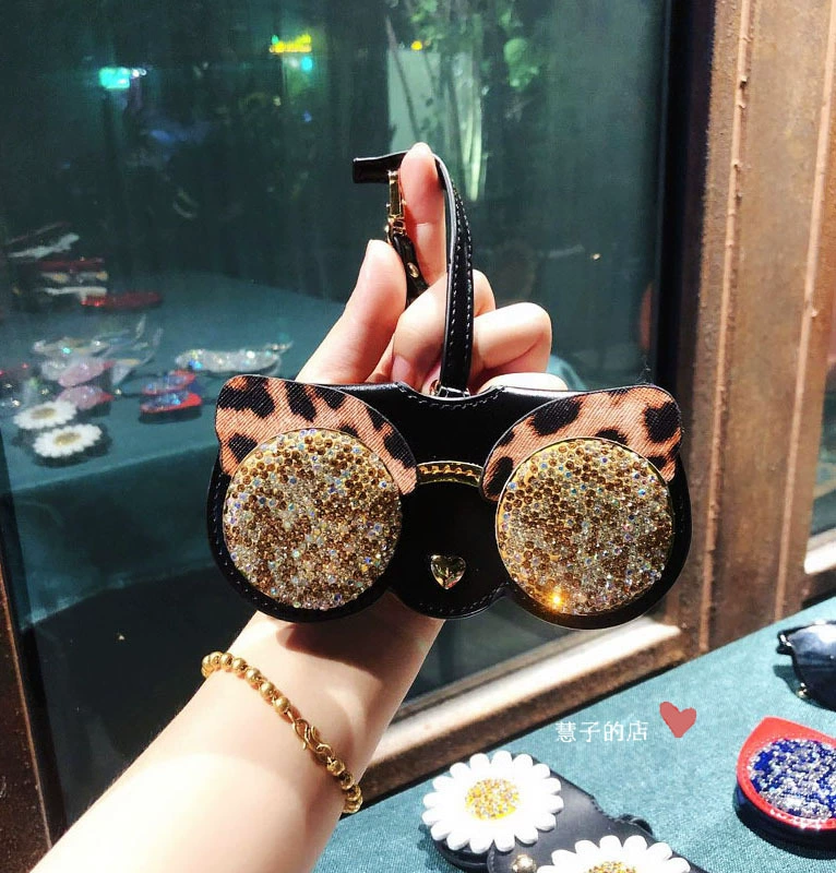Cute brand glasses, handheld fashionable sunglasses solar-powered, protective case for men and women, bag decoration