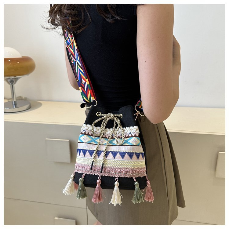 Women's Medium Canvas Geometric Ethnic Style Tassel String Bucket Bag display picture 51