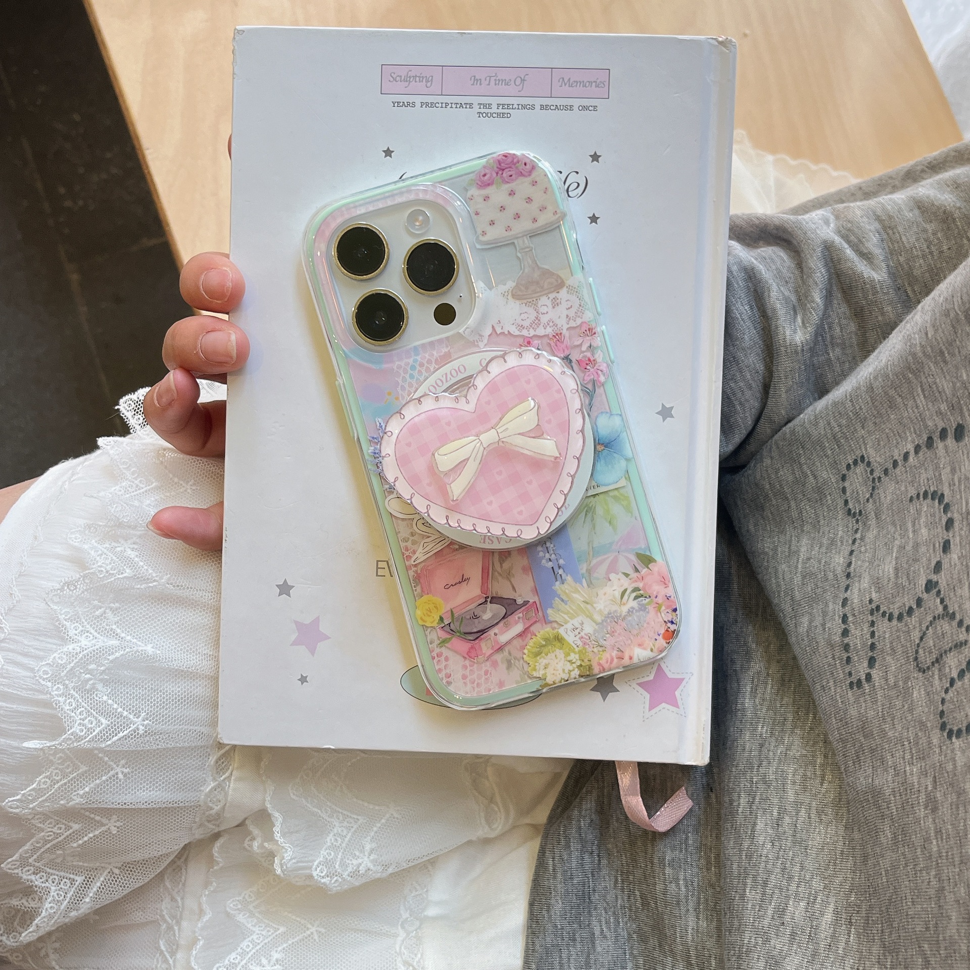 Xiaozhong Flower Love Bowknot para iPhone16 funda para teléfono móvil 15ProMax magnetic 14Pro femenino 13 nuevo